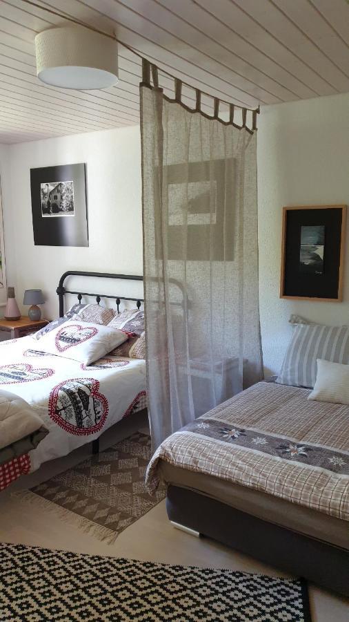 Agréable chambre d'hôtes, au calme, dans la nature Roches Exterior foto