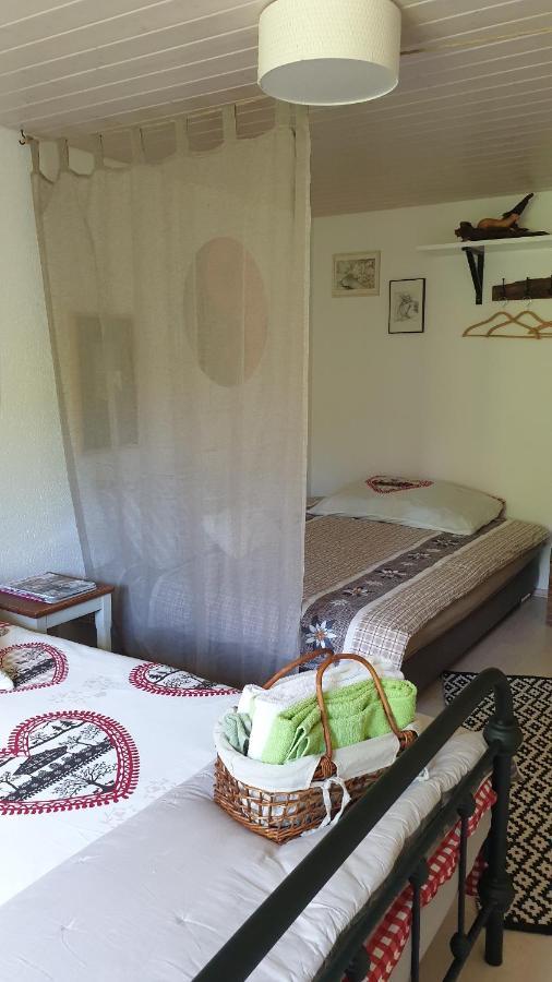 Agréable chambre d'hôtes, au calme, dans la nature Roches Exterior foto